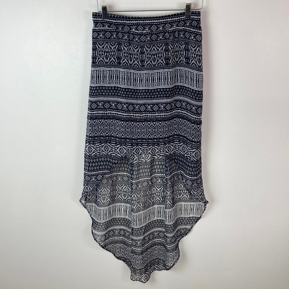 ✨3/$25✨ Maurices High Low Aztec Printed Skirt - XS - Picture 1 of 7